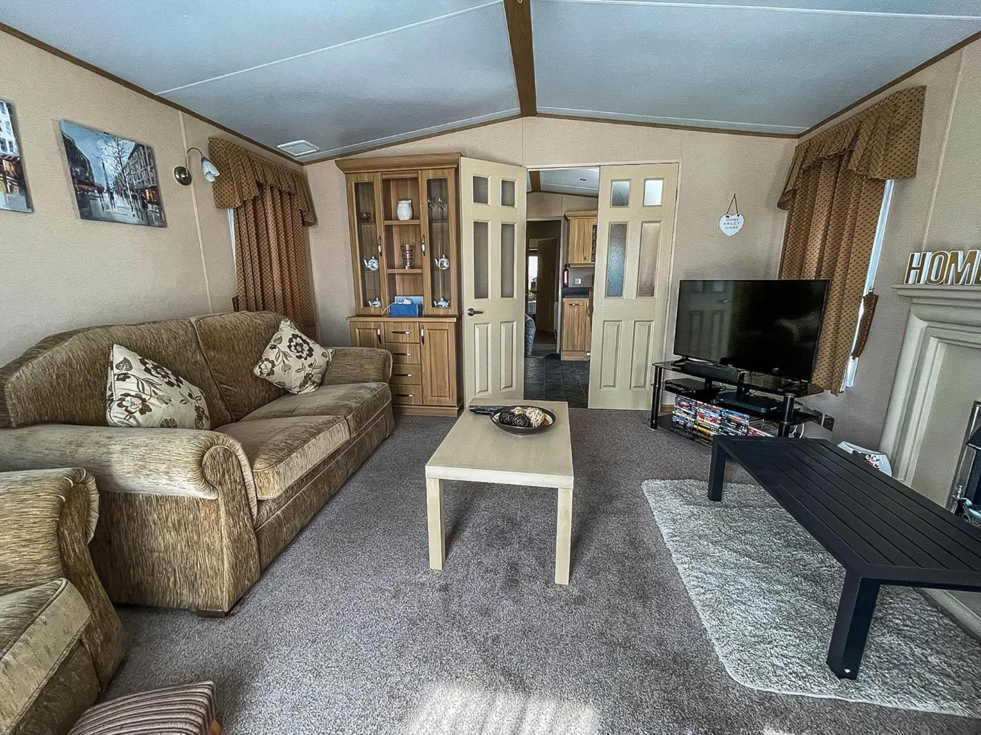 Lovely Caravan With Large Decking At Naze Marine Holiday Park Ref 17306Br Walton-on-the-Naze Ngoại thất bức ảnh