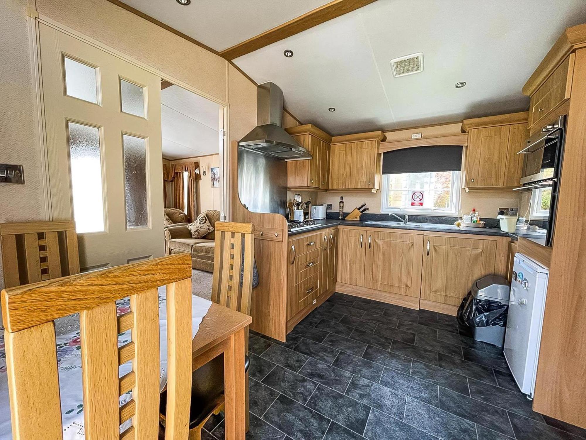 Lovely Caravan With Large Decking At Naze Marine Holiday Park Ref 17306Br Walton-on-the-Naze Ngoại thất bức ảnh